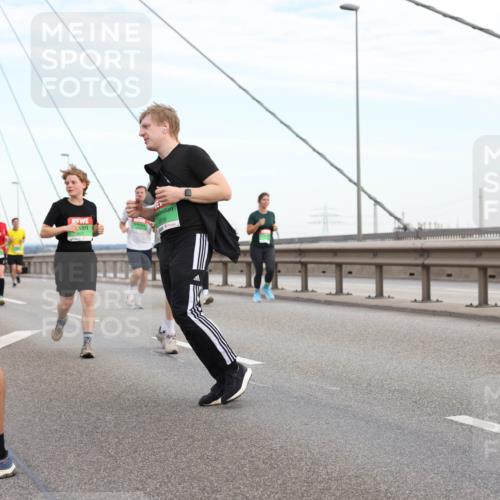 03.10.2025 - Köhlbrandbrückenlauf Lena Gebhardt http://msf.ph/oto/9198176 03.10.2025 15:33:43 Position 1 8838, 5 meine-sportfotos.de