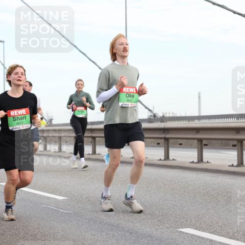 03.10.2025 - Köhlbrandbrückenlauf Lena Gebhardt http://msf.ph/oto/9198182 03.10.2025 15:33:45 Position 1 9622, 9621 meine-sportfotos.de