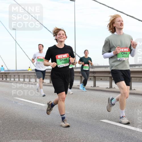 03.10.2025 - Köhlbrandbrückenlauf Lena Gebhardt http://msf.ph/oto/9198184 03.10.2025 15:33:45 Position 1 9622, 9621 meine-sportfotos.de