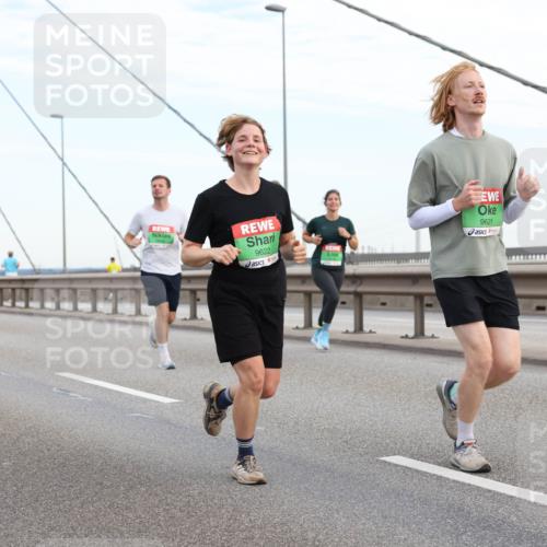 03.10.2025 - Köhlbrandbrückenlauf Lena Gebhardt http://msf.ph/oto/9198185 03.10.2025 15:33:45 Position 1 9621, 9622 meine-sportfotos.de