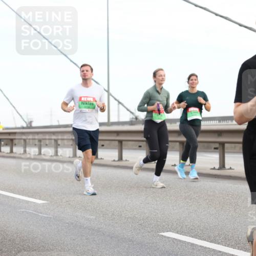 03.10.2025 - Köhlbrandbrückenlauf Lena Gebhardt http://msf.ph/oto/9198189 03.10.2025 15:33:46 Position 1 9622 meine-sportfotos.de