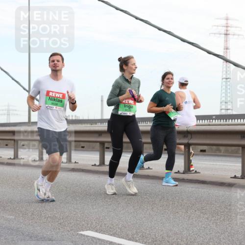 03.10.2025 - Köhlbrandbrückenlauf Lena Gebhardt http://msf.ph/oto/9198190 03.10.2025 15:33:47 Position 1 9038, 9039 meine-sportfotos.de