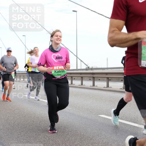 03.10.2025 - Köhlbrandbrückenlauf Lena Gebhardt http://msf.ph/oto/9198208 03.10.2025 15:33:50 Position 1 7649, 7637 meine-sportfotos.de