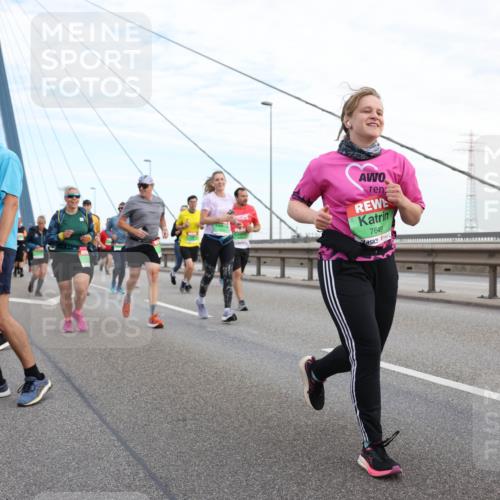 03.10.2025 - Köhlbrandbrückenlauf Lena Gebhardt http://msf.ph/oto/9198210 03.10.2025 15:33:50 Position 1 7649 meine-sportfotos.de
