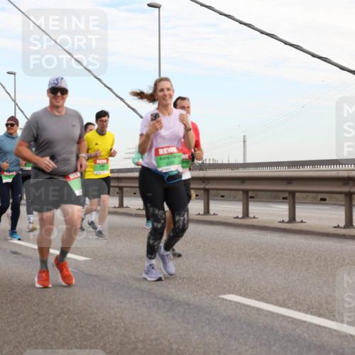 03.10.2025 - Köhlbrandbrückenlauf Lena Gebhardt http://msf.ph/oto/9198212 03.10.2025 15:33:51 Position 1  meine-sportfotos.de