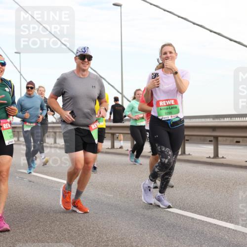 03.10.2025 - Köhlbrandbrückenlauf Lena Gebhardt http://msf.ph/oto/9198213 03.10.2025 15:33:51 Position 1 8175, 973, 8295 meine-sportfotos.de