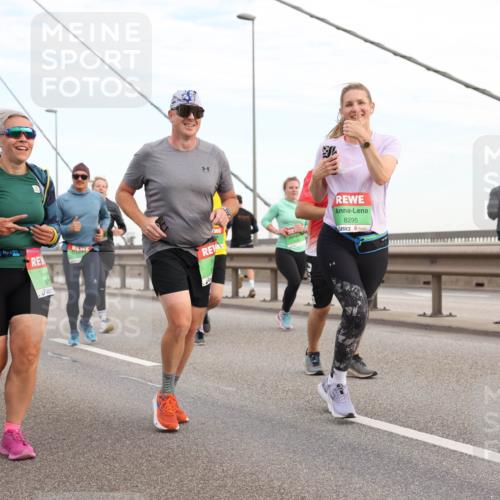 03.10.2025 - Köhlbrandbrückenlauf Lena Gebhardt http://msf.ph/oto/9198214 03.10.2025 15:33:51 Position 1 973, 8295 meine-sportfotos.de