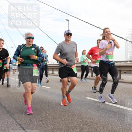 03.10.2025 - Köhlbrandbrückenlauf Lena Gebhardt http://msf.ph/oto/9198216 03.10.2025 15:33:52 Position 1 905, 8838, 9730, 25, 8206 meine-sportfotos.de