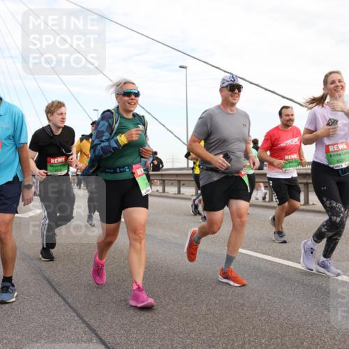 03.10.2025 - Köhlbrandbrückenlauf Lena Gebhardt http://msf.ph/oto/9198217 03.10.2025 15:33:52 Position 1 8905, 8295 meine-sportfotos.de