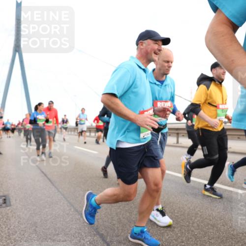 03.10.2025 - Köhlbrandbrückenlauf Lena Gebhardt http://msf.ph/oto/9198230 03.10.2025 15:33:54 Position 1 1008300 meine-sportfotos.de