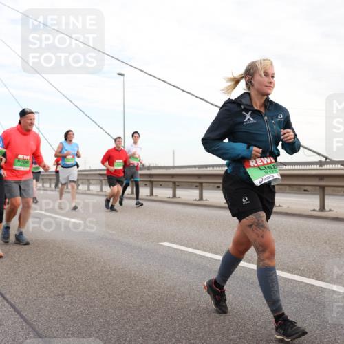 03.10.2025 - Köhlbrandbrückenlauf Lena Gebhardt http://msf.ph/oto/9198232 03.10.2025 15:33:55 Position 1 8175 meine-sportfotos.de