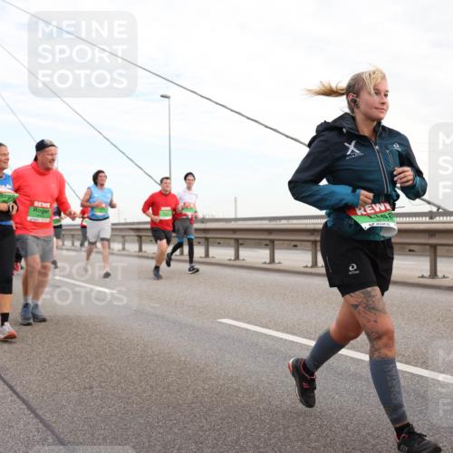 03.10.2025 - Köhlbrandbrückenlauf Lena Gebhardt http://msf.ph/oto/9198233 03.10.2025 15:33:55 Position 1  meine-sportfotos.de