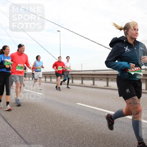 03.10.2025 - Köhlbrandbrückenlauf Lena Gebhardt http://msf.ph/oto/9198234 03.10.2025 15:33:55 Position 1  meine-sportfotos.de