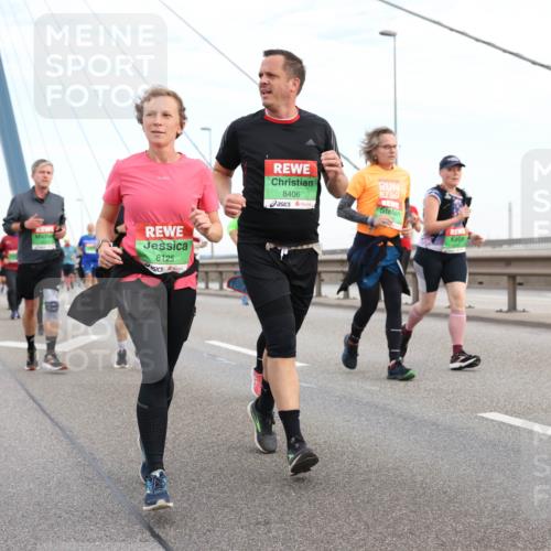 03.10.2025 - Köhlbrandbrückenlauf Lena Gebhardt http://msf.ph/oto/9198244 03.10.2025 15:33:58 Position 1 8125, 8406 meine-sportfotos.de