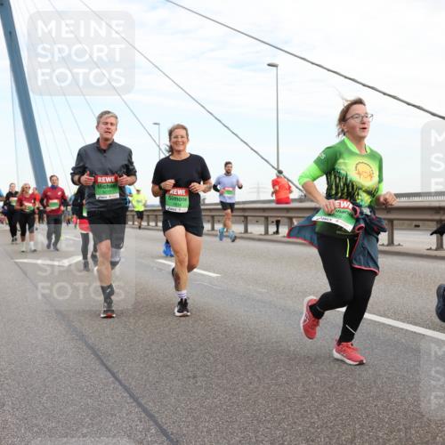03.10.2025 - Köhlbrandbrückenlauf Lena Gebhardt http://msf.ph/oto/9198248 03.10.2025 15:33:59 Position 1 8277, 25, 7816, 6625 meine-sportfotos.de