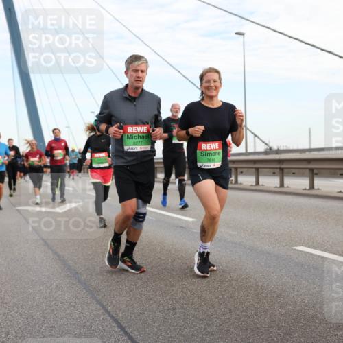 03.10.2025 - Köhlbrandbrückenlauf Lena Gebhardt http://msf.ph/oto/9198250 03.10.2025 15:33:59 Position 1 8277, 7816, 025, 9 meine-sportfotos.de