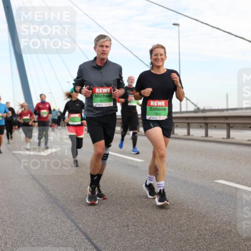 03.10.2025 - Köhlbrandbrückenlauf Lena Gebhardt http://msf.ph/oto/9198251 03.10.2025 15:33:59 Position 1 8277, 7816 meine-sportfotos.de