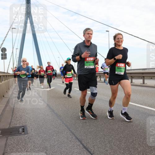 03.10.2025 - Köhlbrandbrückenlauf Lena Gebhardt http://msf.ph/oto/9198252 03.10.2025 15:34:00 Position 1 8277, 7816 meine-sportfotos.de