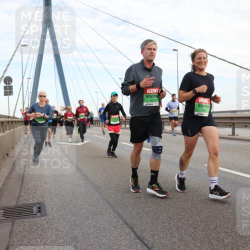 03.10.2025 - Köhlbrandbrückenlauf Lena Gebhardt http://msf.ph/oto/9198253 03.10.2025 15:34:00 Position 1 8277, 7816 meine-sportfotos.de