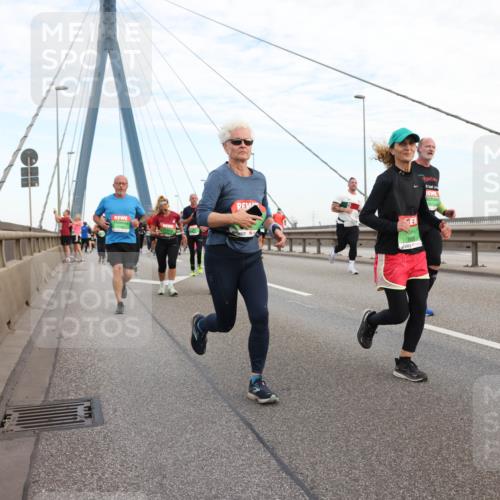 03.10.2025 - Köhlbrandbrückenlauf Lena Gebhardt http://msf.ph/oto/9198258 03.10.2025 15:34:01 Position 1 9699 meine-sportfotos.de