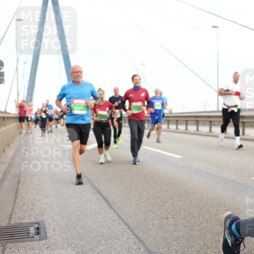 03.10.2025 - Köhlbrandbrückenlauf Lena Gebhardt http://msf.ph/oto/9198262 03.10.2025 15:34:02 Position 1  meine-sportfotos.de