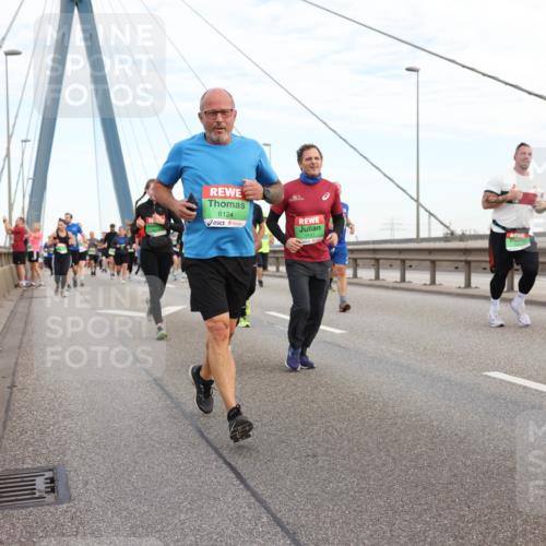 03.10.2025 - Köhlbrandbrückenlauf Lena Gebhardt http://msf.ph/oto/9198266 03.10.2025 15:34:02 Position 1 8124, 9141 meine-sportfotos.de