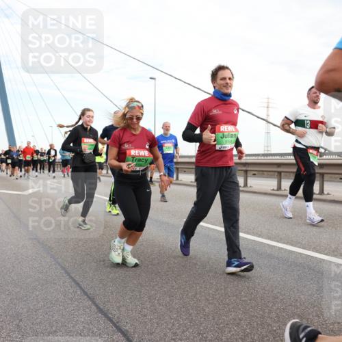03.10.2025 - Köhlbrandbrückenlauf Lena Gebhardt http://msf.ph/oto/9198271 03.10.2025 15:34:04 Position 1 11, 556, 9141, 13 meine-sportfotos.de