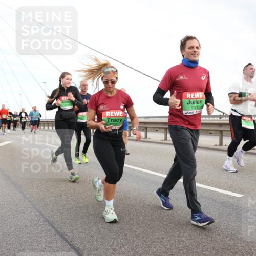 03.10.2025 - Köhlbrandbrückenlauf Lena Gebhardt http://msf.ph/oto/9198272 03.10.2025 15:34:04 Position 1 9140, 556, 9141 meine-sportfotos.de
