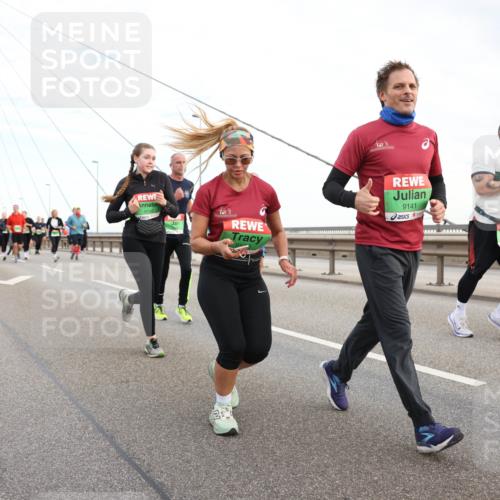 03.10.2025 - Köhlbrandbrückenlauf Lena Gebhardt http://msf.ph/oto/9198273 03.10.2025 15:34:04 Position 1 9140, 9141, 7694 meine-sportfotos.de