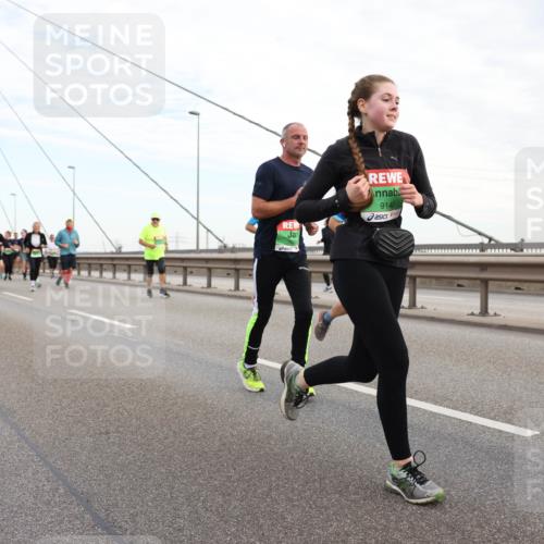 03.10.2025 - Köhlbrandbrückenlauf Lena Gebhardt http://msf.ph/oto/9198275 03.10.2025 15:34:05 Position 1 9140 meine-sportfotos.de