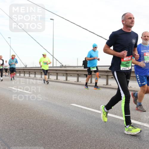 03.10.2025 - Köhlbrandbrückenlauf Lena Gebhardt http://msf.ph/oto/9198278 03.10.2025 15:34:05 Position 1 7608, 9455 meine-sportfotos.de