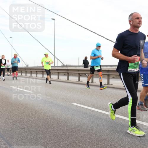 03.10.2025 - Köhlbrandbrückenlauf Lena Gebhardt http://msf.ph/oto/9198279 03.10.2025 15:34:05 Position 1 9455, 7608 meine-sportfotos.de