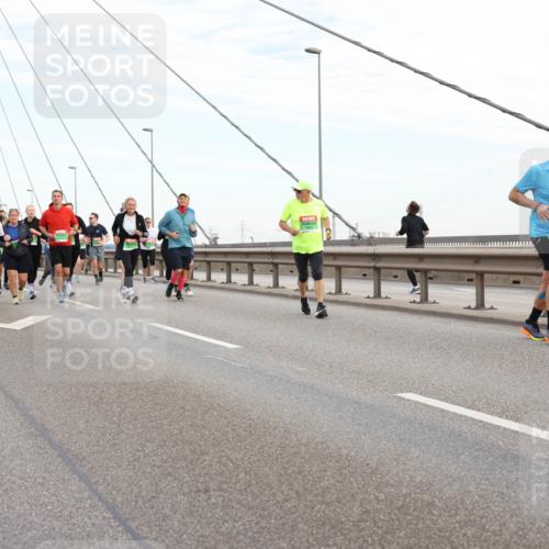 03.10.2025 - Köhlbrandbrückenlauf Lena Gebhardt http://msf.ph/oto/9198280 03.10.2025 15:34:06 Position 1  meine-sportfotos.de