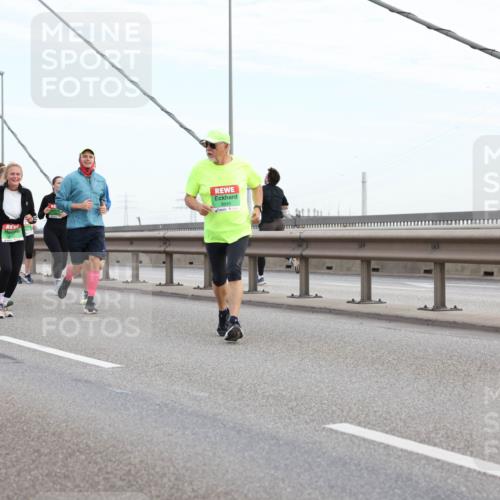 03.10.2025 - Köhlbrandbrückenlauf Lena Gebhardt http://msf.ph/oto/9198281 03.10.2025 15:34:06 Position 1  meine-sportfotos.de