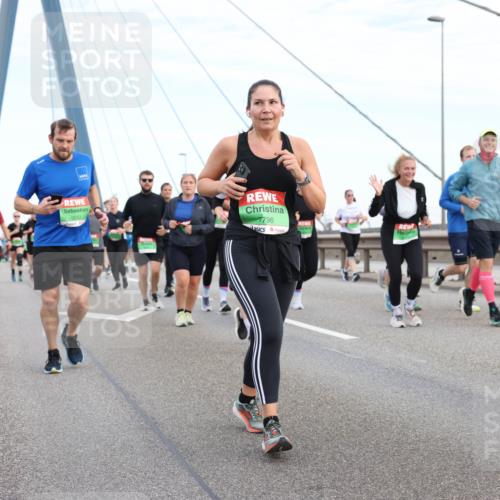 03.10.2025 - Köhlbrandbrückenlauf Lena Gebhardt http://msf.ph/oto/9198294 03.10.2025 15:34:08 Position 1 9252, 7796, 894 meine-sportfotos.de