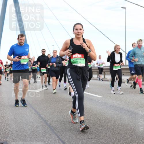 03.10.2025 - Köhlbrandbrückenlauf Lena Gebhardt http://msf.ph/oto/9198295 03.10.2025 15:34:08 Position 1 9252, 7796, 89 meine-sportfotos.de