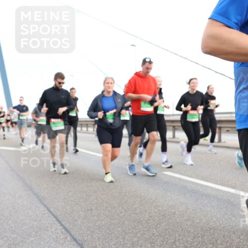 03.10.2025 - Köhlbrandbrückenlauf Lena Gebhardt http://msf.ph/oto/9198307 03.10.2025 15:34:10 Position 1  meine-sportfotos.de