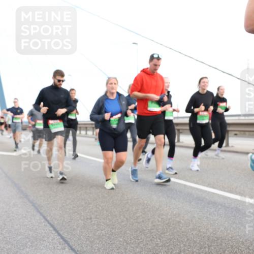 03.10.2025 - Köhlbrandbrückenlauf Lena Gebhardt http://msf.ph/oto/9198308 03.10.2025 15:34:10 Position 1  meine-sportfotos.de
