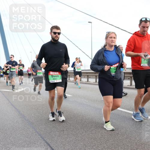 03.10.2025 - Köhlbrandbrückenlauf Lena Gebhardt http://msf.ph/oto/9198312 03.10.2025 15:34:11 Position 1 9050, 833, 904 meine-sportfotos.de