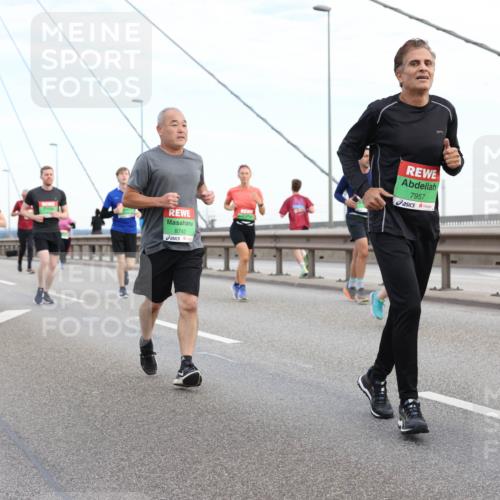 03.10.2025 - Köhlbrandbrückenlauf Lena Gebhardt http://msf.ph/oto/9198317 03.10.2025 15:34:12 Position 1 8742, 7957 meine-sportfotos.de