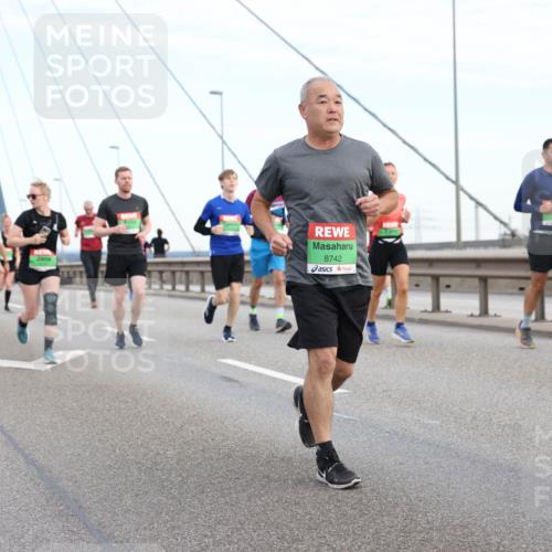 03.10.2025 - Köhlbrandbrückenlauf Lena Gebhardt http://msf.ph/oto/9198319 03.10.2025 15:34:13 Position 1 8742 meine-sportfotos.de