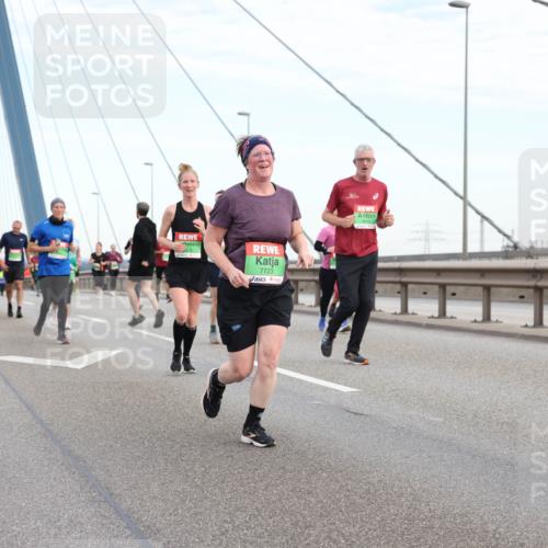03.10.2025 - Köhlbrandbrückenlauf Lena Gebhardt http://msf.ph/oto/9198343 03.10.2025 15:34:18 Position 1 7723 meine-sportfotos.de