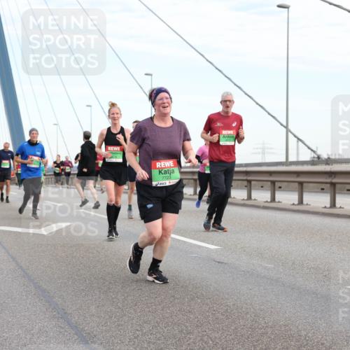 03.10.2025 - Köhlbrandbrückenlauf Lena Gebhardt http://msf.ph/oto/9198344 03.10.2025 15:34:18 Position 1 7723, 9613 meine-sportfotos.de