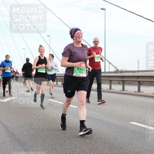 03.10.2025 - Köhlbrandbrückenlauf Lena Gebhardt http://msf.ph/oto/9198345 03.10.2025 15:34:18 Position 1 8678, 7723 meine-sportfotos.de