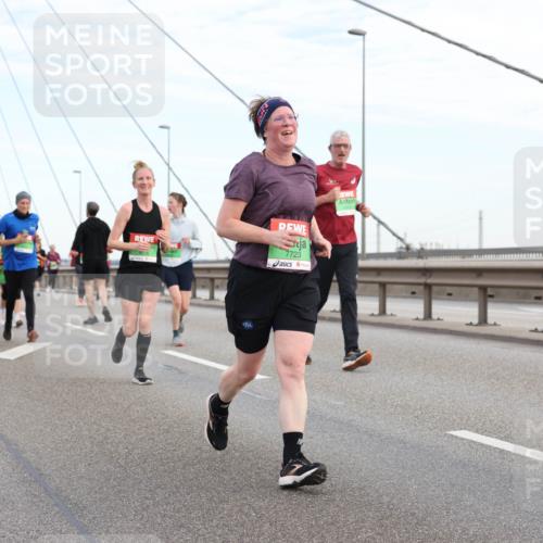 03.10.2025 - Köhlbrandbrückenlauf Lena Gebhardt http://msf.ph/oto/9198346 03.10.2025 15:34:18 Position 1 7723 meine-sportfotos.de