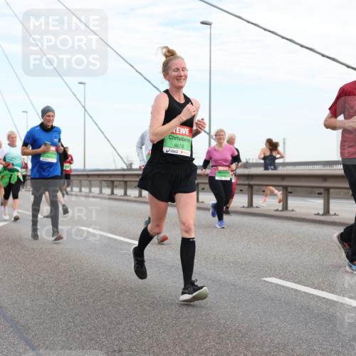 03.10.2025 - Köhlbrandbrückenlauf Lena Gebhardt http://msf.ph/oto/9198350 03.10.2025 15:34:20 Position 1 8878, 9613 meine-sportfotos.de