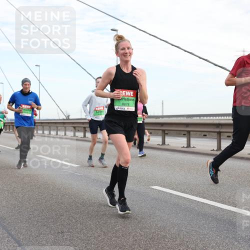 03.10.2025 - Köhlbrandbrückenlauf Lena Gebhardt http://msf.ph/oto/9198351 03.10.2025 15:34:20 Position 1 8878, 9613 meine-sportfotos.de