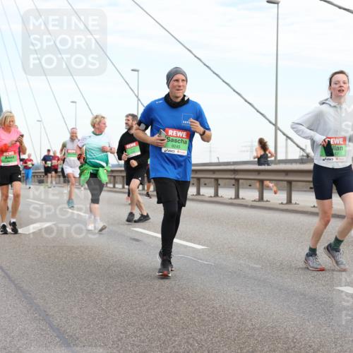 03.10.2025 - Köhlbrandbrückenlauf Lena Gebhardt http://msf.ph/oto/9198354 03.10.2025 15:34:21 Position 1 9245, 87 meine-sportfotos.de