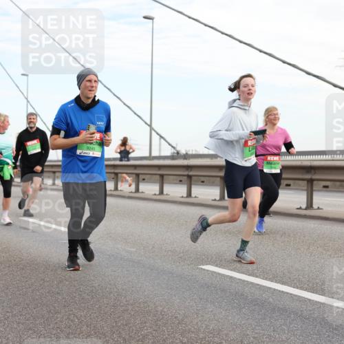 03.10.2025 - Köhlbrandbrückenlauf Lena Gebhardt http://msf.ph/oto/9198355 03.10.2025 15:34:21 Position 1 9245, 7474 meine-sportfotos.de