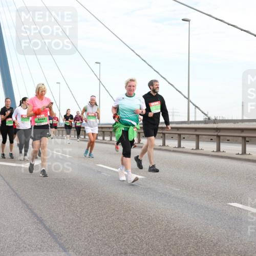 03.10.2025 - Köhlbrandbrückenlauf Lena Gebhardt http://msf.ph/oto/9198360 03.10.2025 15:34:22 Position 1  meine-sportfotos.de